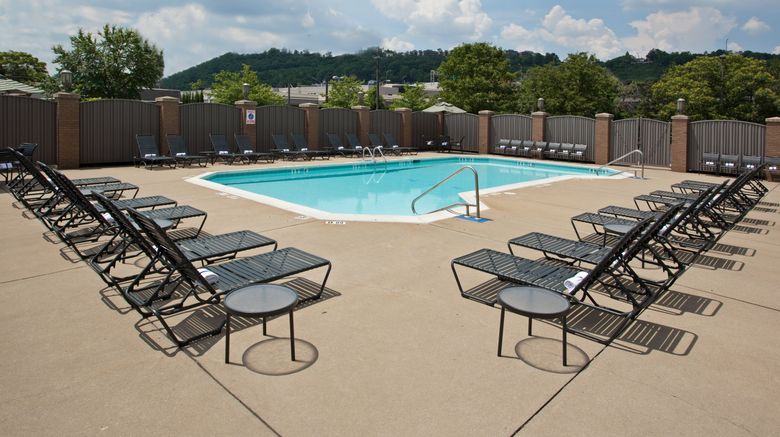 <b>Holiday Inn Cincinnati-Riverfront Pool</b>. Images powered by <a href="https://www.leonardoworldwide.com/" title="Leonardo Worldwide" target="_blank">Leonardo</a>.