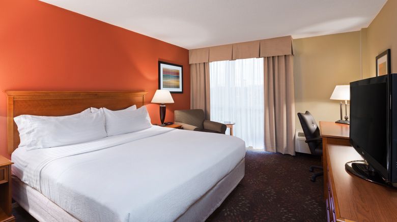 <b>Holiday Inn Cincinnati-Riverfront Room</b>. Images powered by <a href="https://www.leonardoworldwide.com/" title="Leonardo Worldwide" target="_blank">Leonardo</a>.