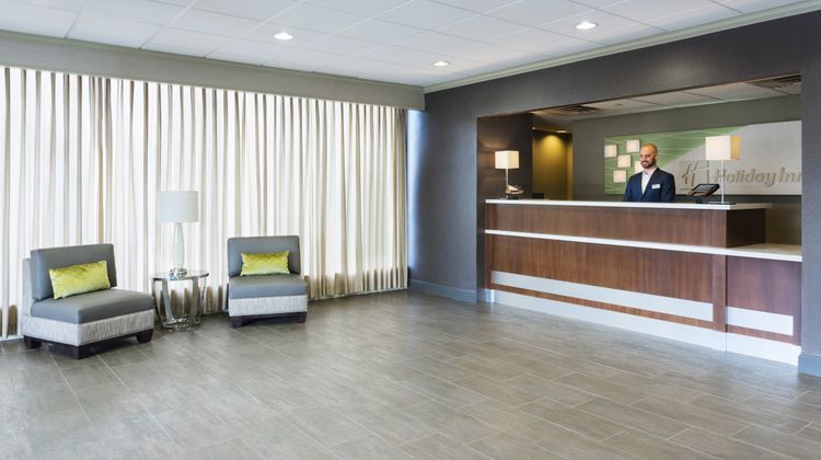 Holiday Inn Cincinnati-Riverfront Lobby