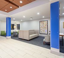 Holiday Inn Express Hotel & Suites Lobby