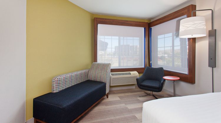 Holiday Inn Express Hotel & Suites Suite