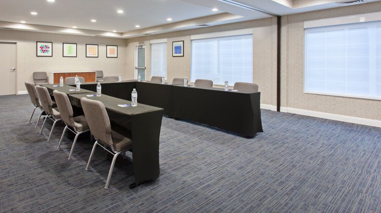 Holiday Inn Express Hotel & Suites Meeting