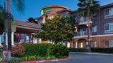 Holiday Inn Express Hotel & Suites Exterior