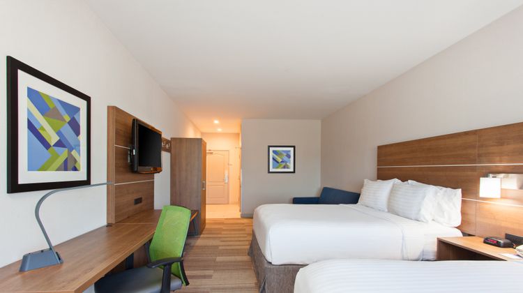Holiday Inn Express Hotel & Suites Suite