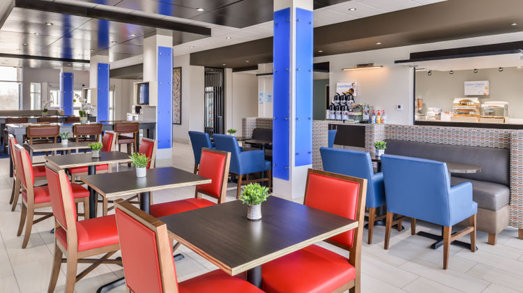 Holiday Inn Express & Suites Kansas City Restaurant