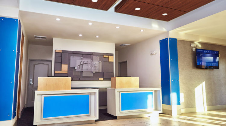Holiday Inn Express Hotel & Suites Lobby