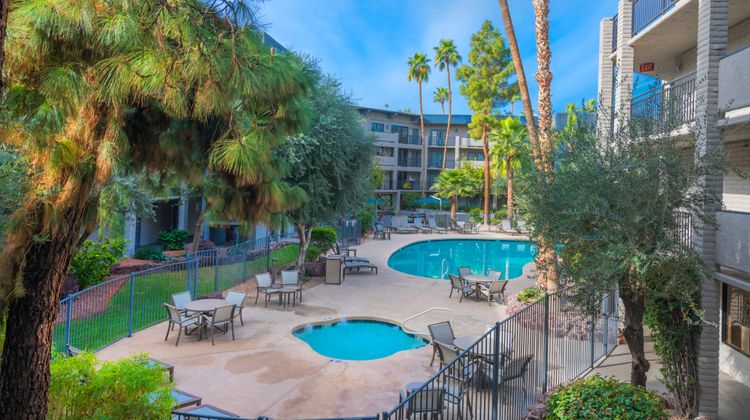 Holiday Inn & Suites Phoenix-Airport N Pool