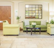 Holiday Inn Manchester Airport Lobby