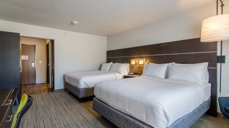 Holiday Inn Express & Suites Atchison Room