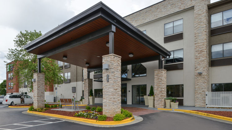 Holiday Inn Express & Suites Raleigh NE Exterior