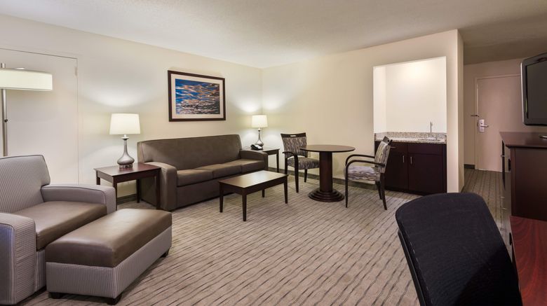 <b>Holiday Inn Knoxville West - Cedar Bluff Suite</b>. Images powered by <a href="https://www.leonardoworldwide.com/" title="Leonardo Worldwide" target="_blank">Leonardo</a>.
