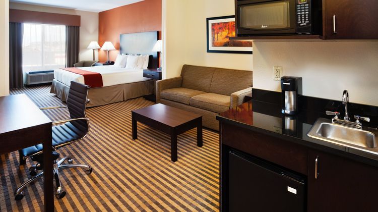 Holiday Inn Express Hotel & Suites Suite