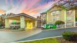Holiday Inn & Suites Exterior