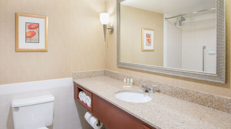 Holiday Inn & Suites Cincinnati-Eastgate Room