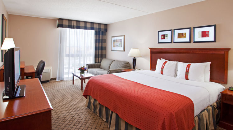 Holiday Inn & Suites Cincinnati-Eastgate Room