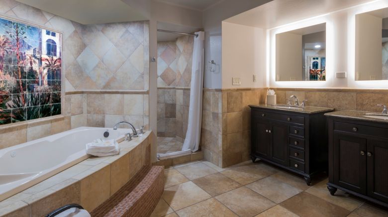 <b>Holiday Inn & Suites Phoenix-Airport N Room</b>. Images powered by <a href="https://www.leonardoworldwide.com/" title="Leonardo Worldwide" target="_blank">Leonardo</a>.