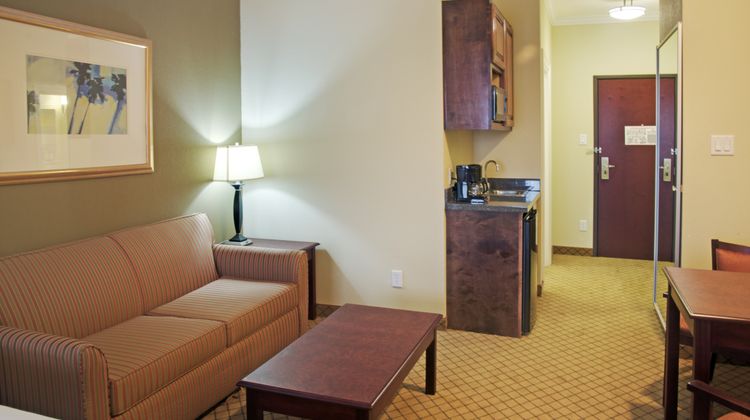 Holiday Inn Express Hotel & Suites Suite