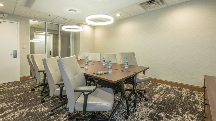 Holiday Inn & Suites Meeting