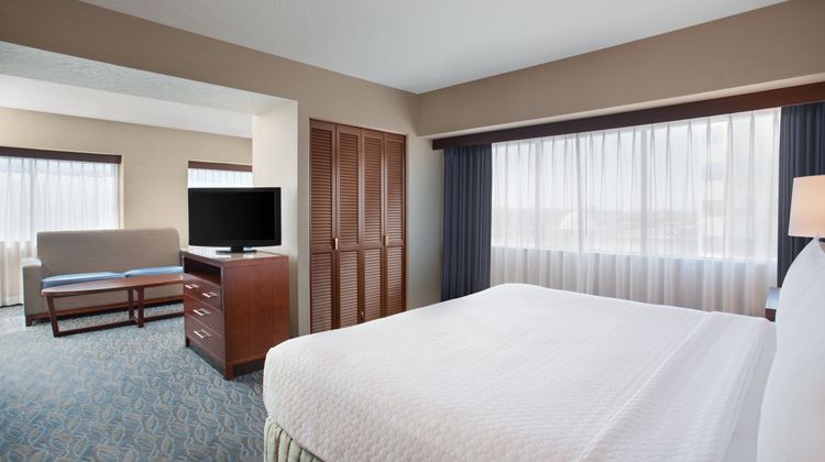 Crowne Plaza Los Angeles Harbor Hotel Suite