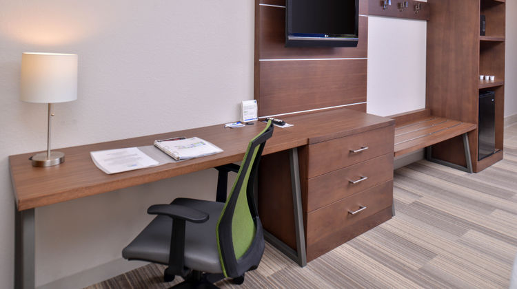 Holiday Inn Express & Stes Stevens Point Room