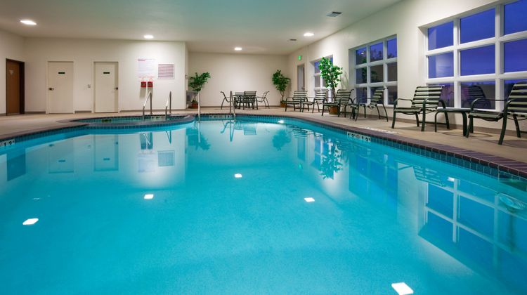 Holiday Inn Express & Stes Stevens Point Pool