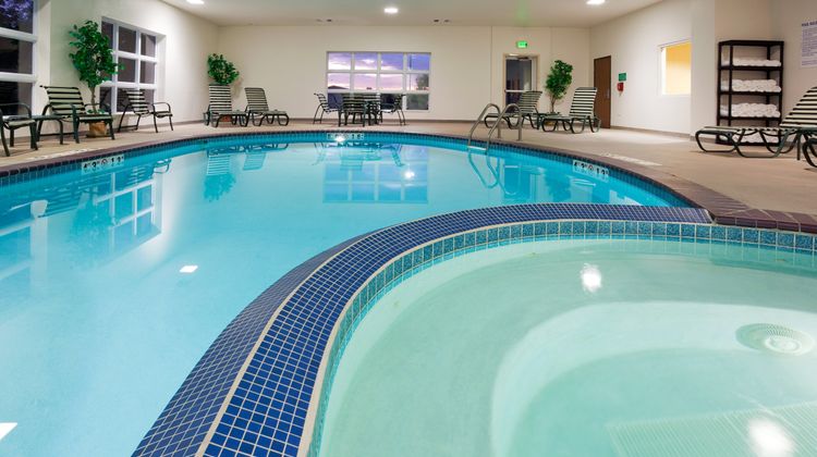 Holiday Inn Express & Stes Stevens Point Pool