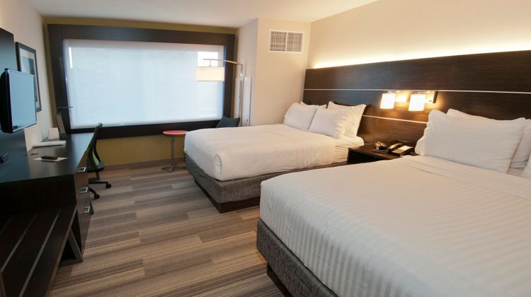 Holiday Inn Express & Suites Johnstown Room