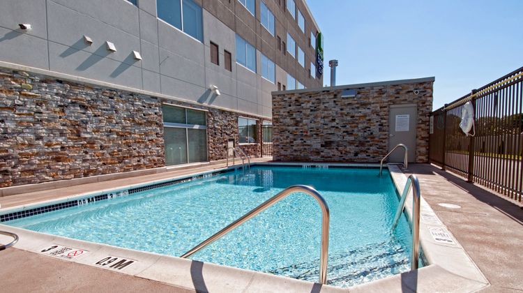 Holiday Inn Express & Suites Johnstown Pool