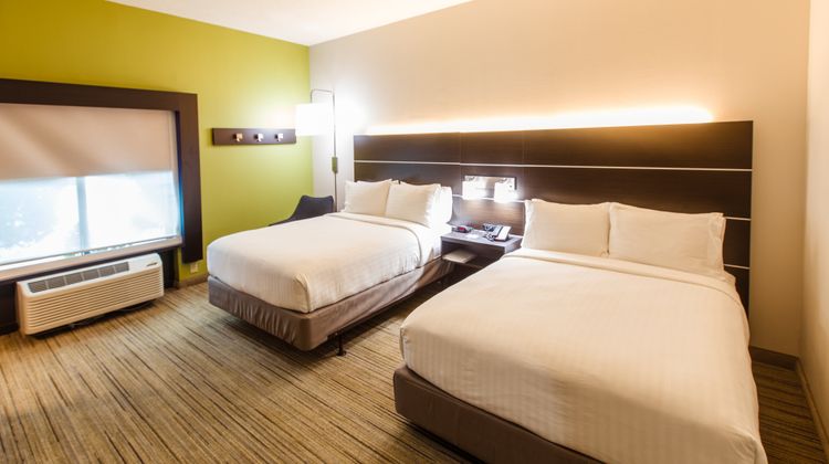 Holiday Inn Express Hotel & Suites Room
