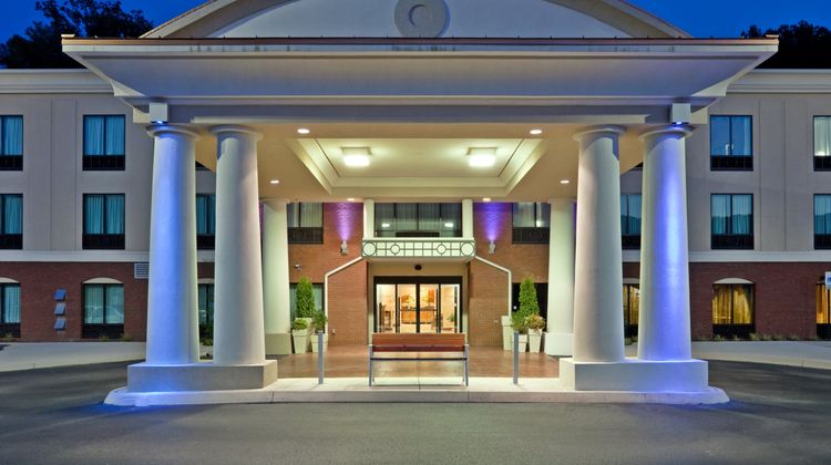 Holiday Inn Express Hotel & Suites Exterior