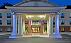Holiday Inn Express Hotel & Suites