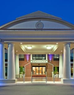 Holiday Inn Express Hotel & Suites