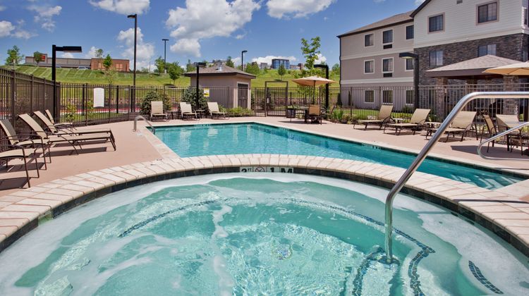Staybridge Suites Kansas City/Independen Pool
