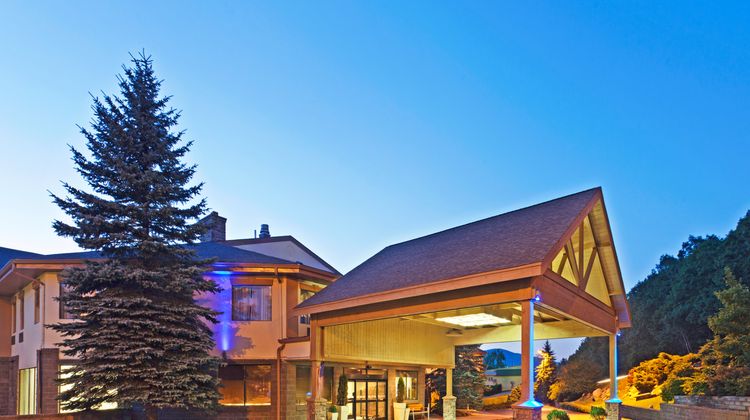 Holiday Inn Express Blowing Rock South Exterior