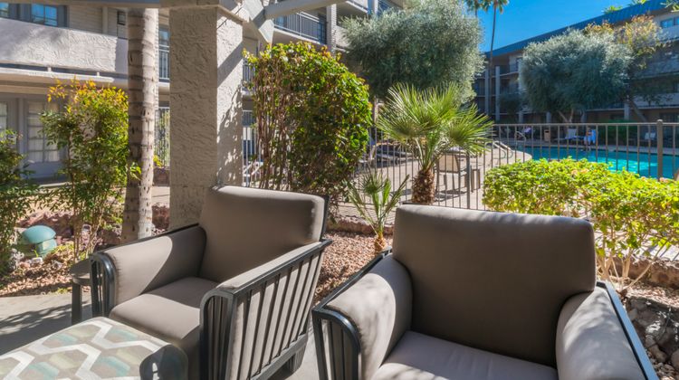 Holiday Inn & Suites Phoenix-Airport N Lobby