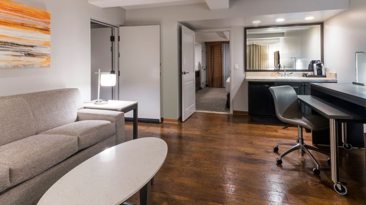 Holiday Inn & Suites Phoenix-Airport N Suite