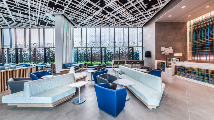 Holiday Inn Express Soi Soonvijai Lobby