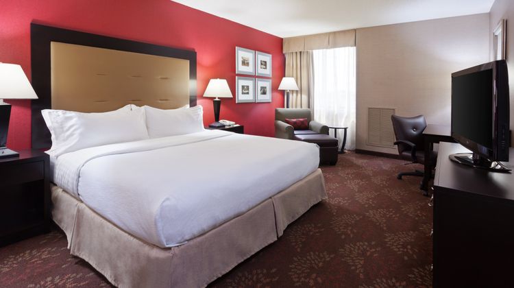 Holiday Inn Cincinnati-Riverfront Room