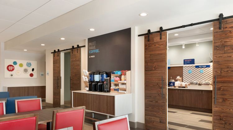 Holiday Inn Exp & Stes Cincinnati South Restaurant