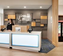 Holiday Inn Exp & Stes Cincinnati South Lobby