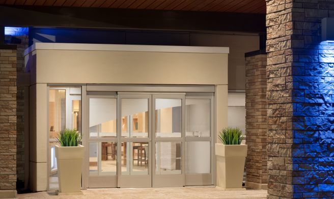 Holiday Inn Exp & Stes Cincinnati South Exterior