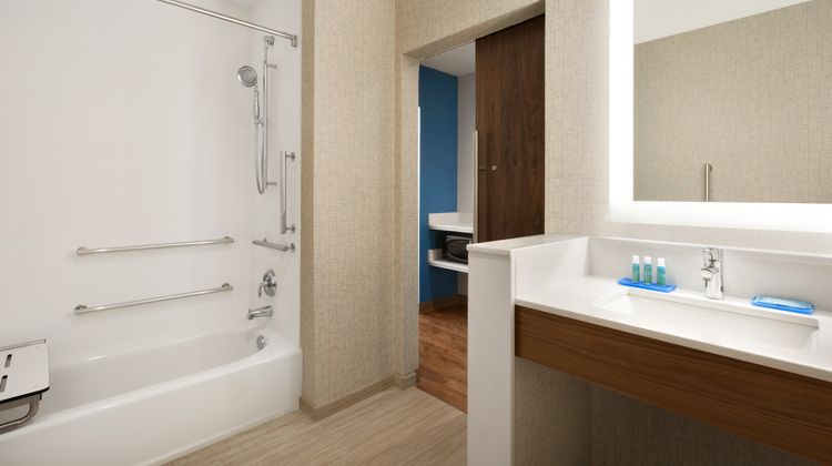 Holiday Inn Exp & Stes Cincinnati South Room