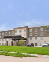 Holiday Inn Express & Suites Omaha Arpt