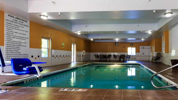 Holiday Inn Express & Suites Hinesville Pool