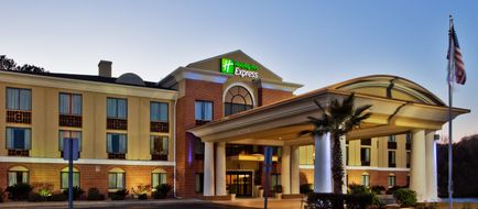 Holiday Inn Express & Suites Hinesville Exterior