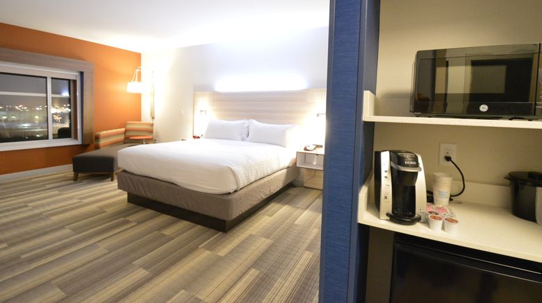 <b>Holiday Inn Express & Suites Toledo Sout Room</b>. Images powered by <a href="https://www.leonardoworldwide.com/" title="Leonardo Worldwide" target="_blank">Leonardo</a>.
