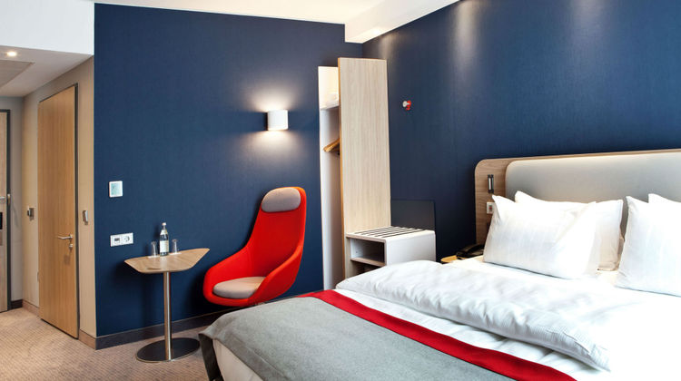 Holiday Inn Express Frankfurt Airport Room