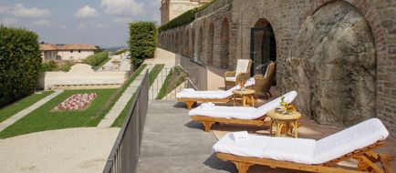Castello Di Guarene Exterior