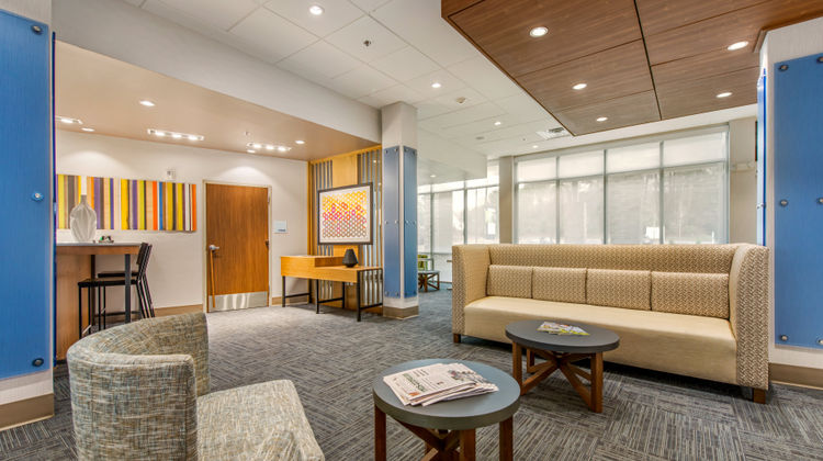 Holiday Inn Express/Stes Carrollton West Lobby