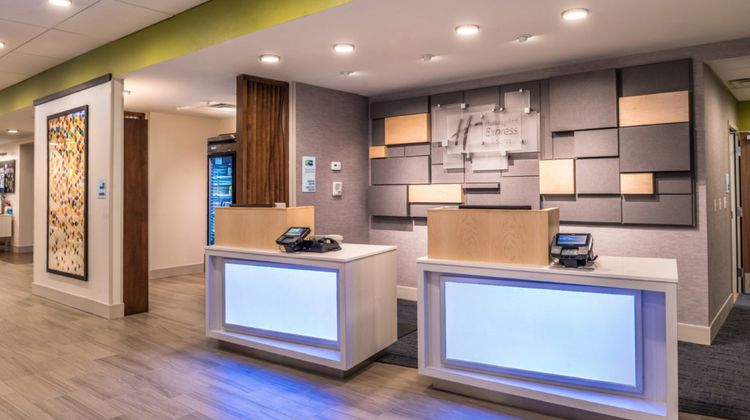 Holiday Inn Express/Suites Wesley Chapel Lobby
